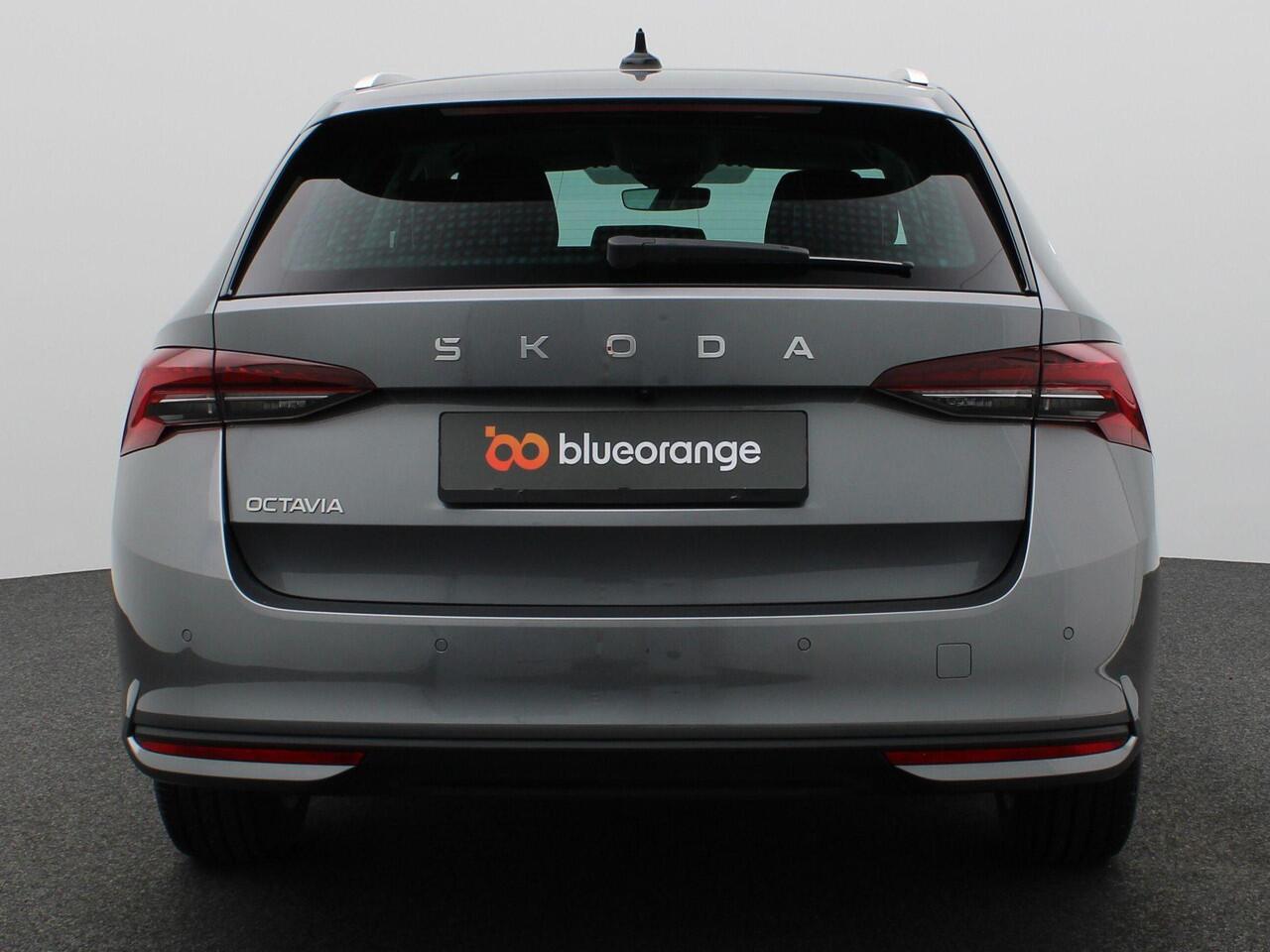 Skoda OCTAVIA Combi 1.5 TSI MHEV Business Edition Plus 150PK DSG Achterruitrijcamera, Adaptieve Cruise Control, Stoelverwarming voor & achter, Stuurwielverwarming, Alarm, Keyless, Full LED, Lane Assist, Navi via Apple Carplay/ Android Auto, 17" LM Velgen