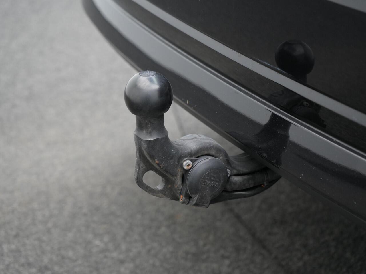 Skoda OCTAVIA Combi 1.0 e-TSI 110 pk DSG Business Edition | Panoramadak | Trekhaak | Navigatie | Stoelverwarming