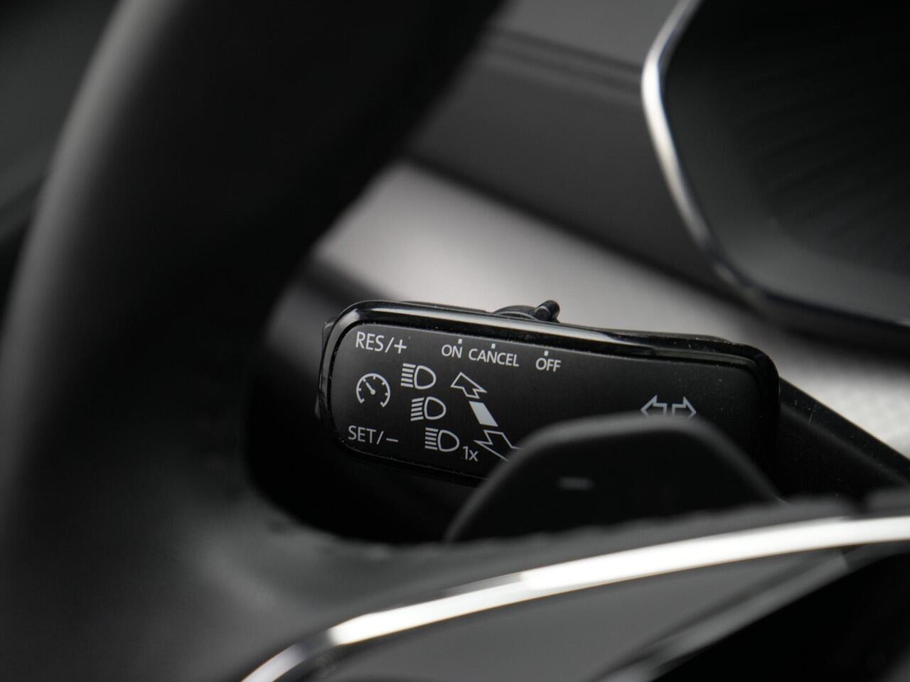 Skoda OCTAVIA Combi 1.0 e-TSI 110 pk DSG Business Edition | Panoramadak | Trekhaak | Navigatie | Stoelverwarming