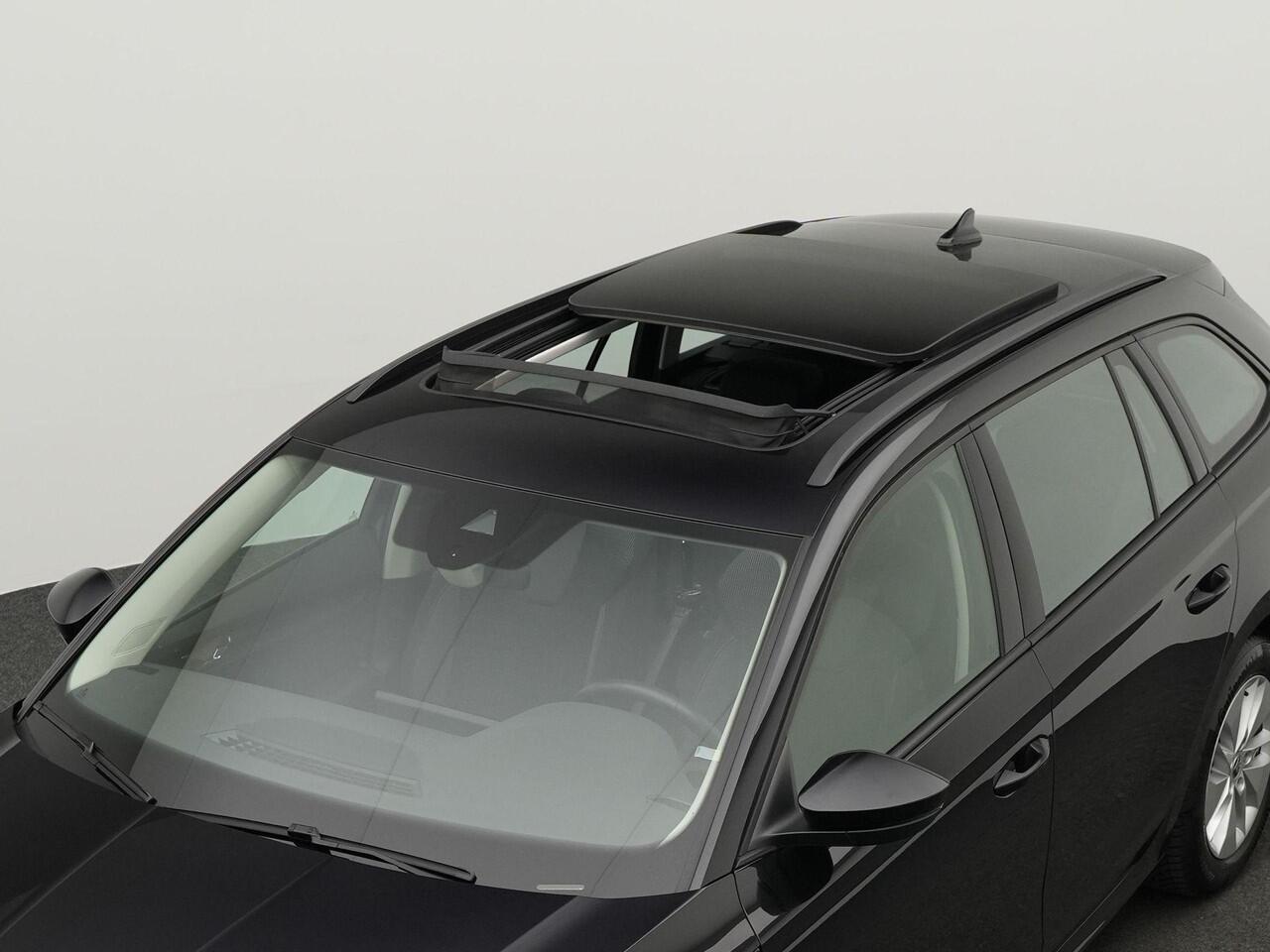 Skoda OCTAVIA Combi 1.0 e-TSI 110 pk DSG Business Edition | Panoramadak | Trekhaak | Navigatie | Stoelverwarming