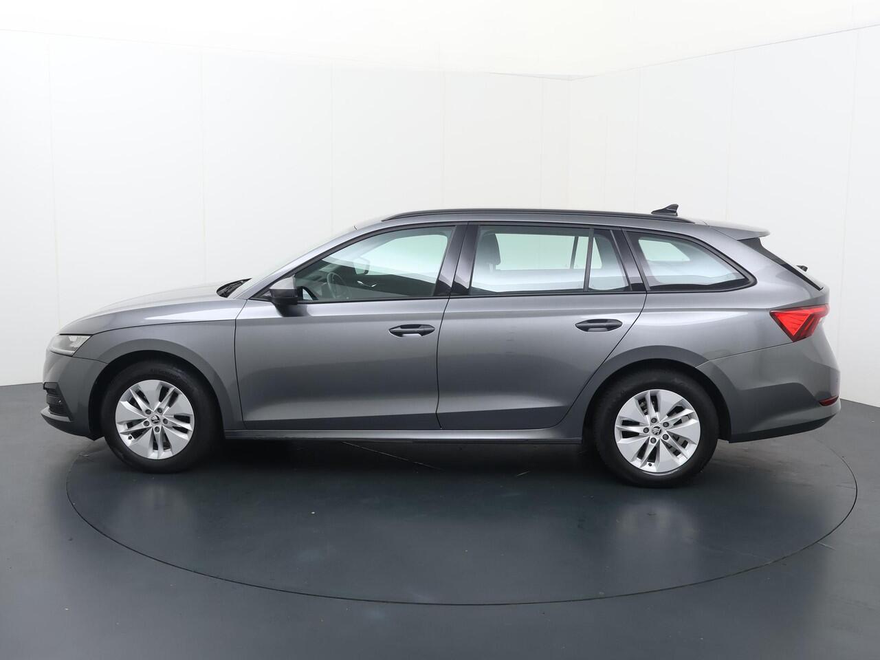 Skoda OCTAVIA Combi 1.0 e-TSI Ambition | 110 PK | Automaat | Trekhaak wegklapbaar | Navigatiesysteem |