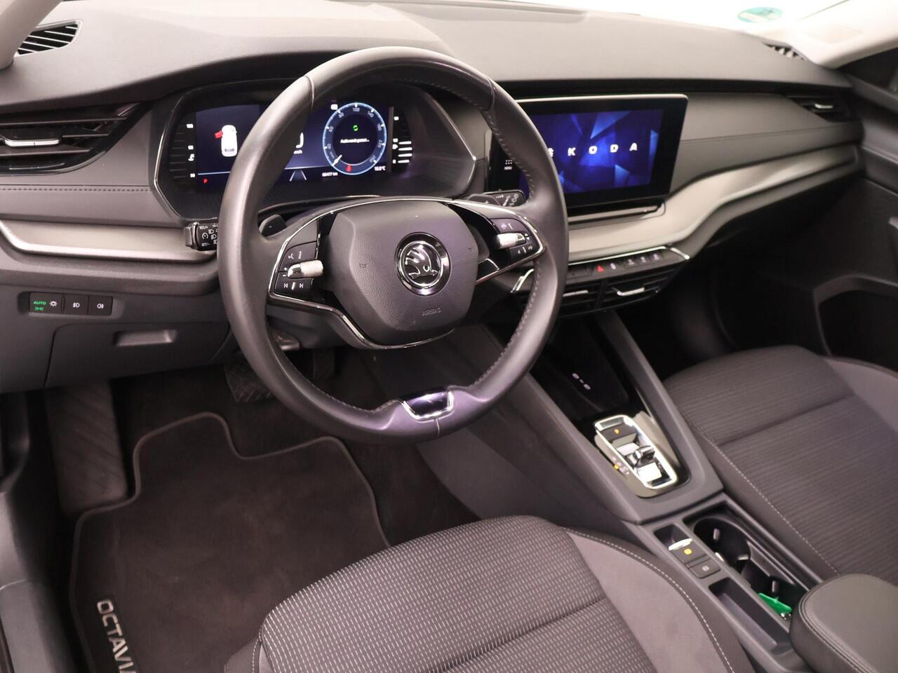 Skoda OCTAVIA Combi 1.0 e-TSI Ambition | 110 PK | Automaat | Trekhaak wegklapbaar | Navigatiesysteem |