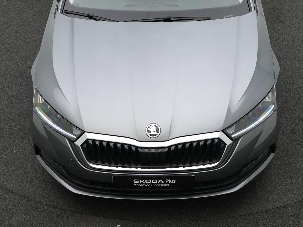 Skoda OCTAVIA Combi 1.0 e-TSI 110 pk DSG Business Edition | Panoramadak | Trekhaak | Navigatie | Keyless