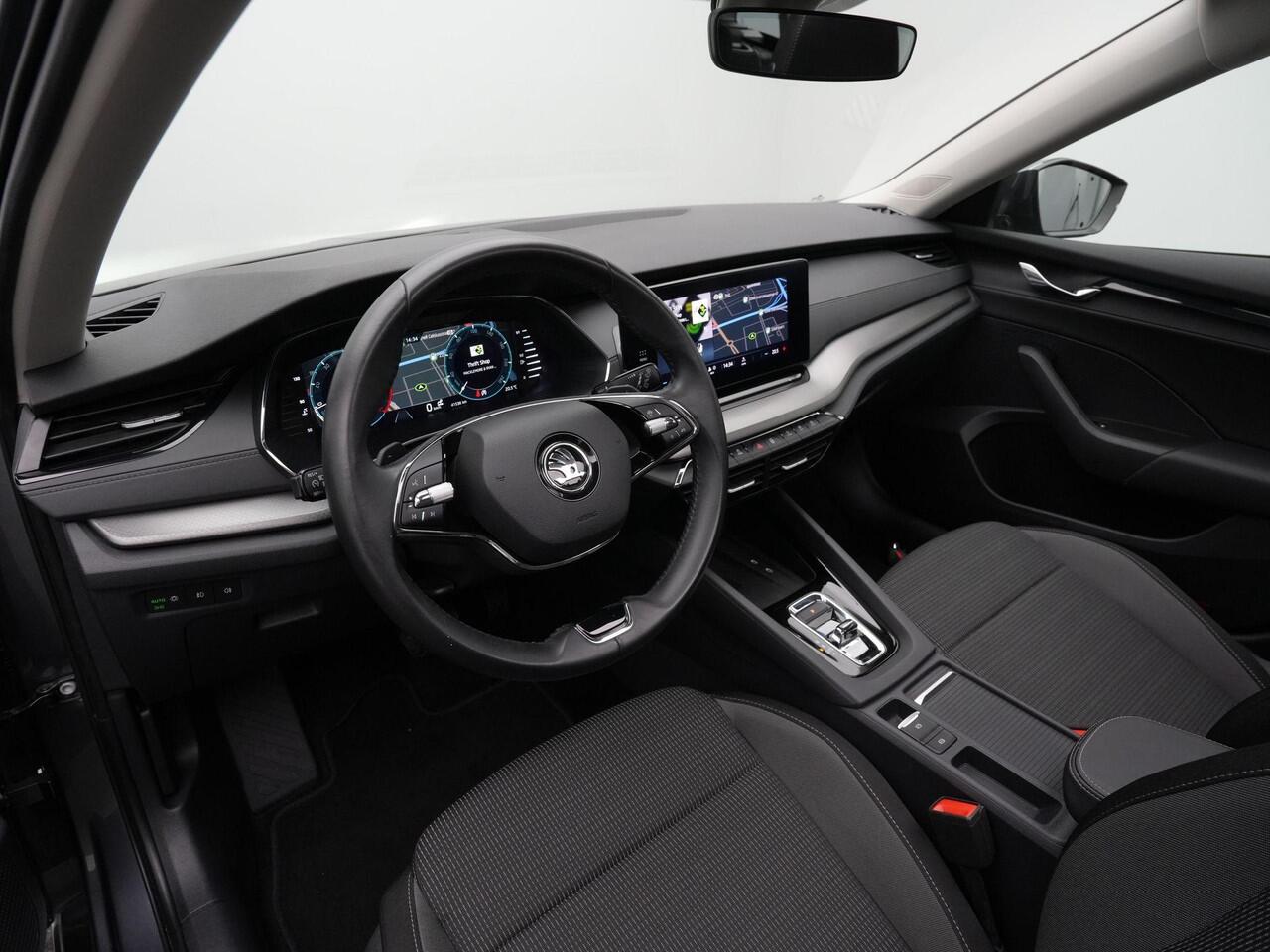 Skoda OCTAVIA Combi 1.0 e-TSI 110 pk DSG Business Edition | Panoramadak | Trekhaak | Navigatie | Keyless