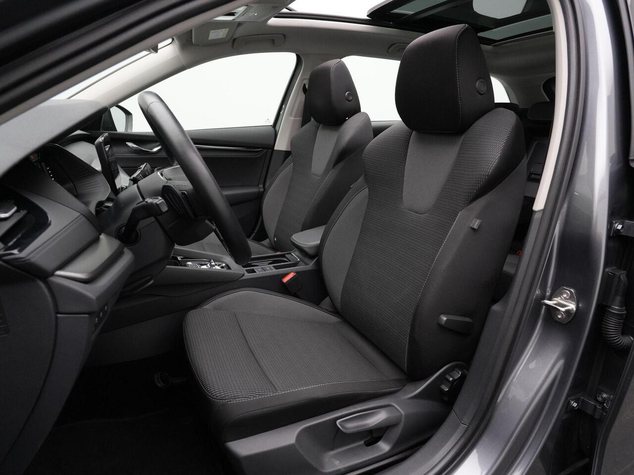 Skoda OCTAVIA Combi 1.0 e-TSI 110 pk DSG Business Edition | Panoramadak | Trekhaak | Navigatie | Keyless