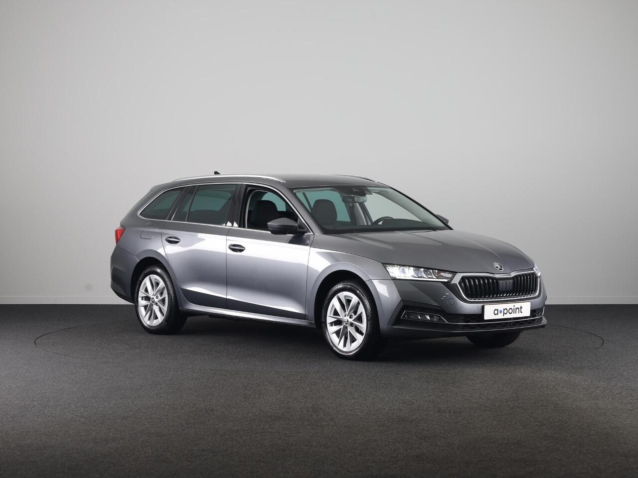 Skoda OCTAVIA Combi 1.4 TSI iV PHEV Business Edition 204 pk Automaat (DSG) | Verlengde garantie | Navigatie | Parkeersensoren | Adaptieve cruise control | Stoelverwarming |