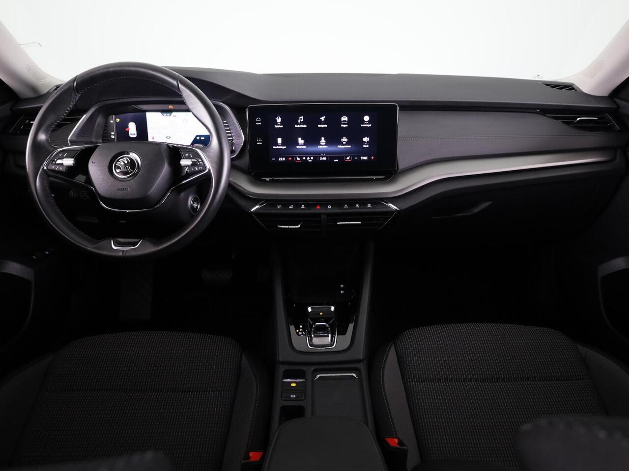 Skoda OCTAVIA Combi 1.4 TSI iV PHEV Business Edition 204 pk Automaat (DSG) | Verlengde garantie | Navigatie | Parkeersensoren | Adaptieve cruise control | Stoelverwarming |