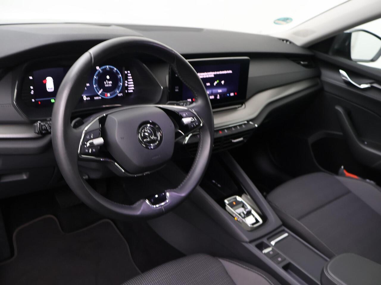 Skoda OCTAVIA Combi 1.0 e-TSI Ambition | 110 PK | Automaat | Trekhaak wegklapbaar | Apple Carplay/Android Auto |