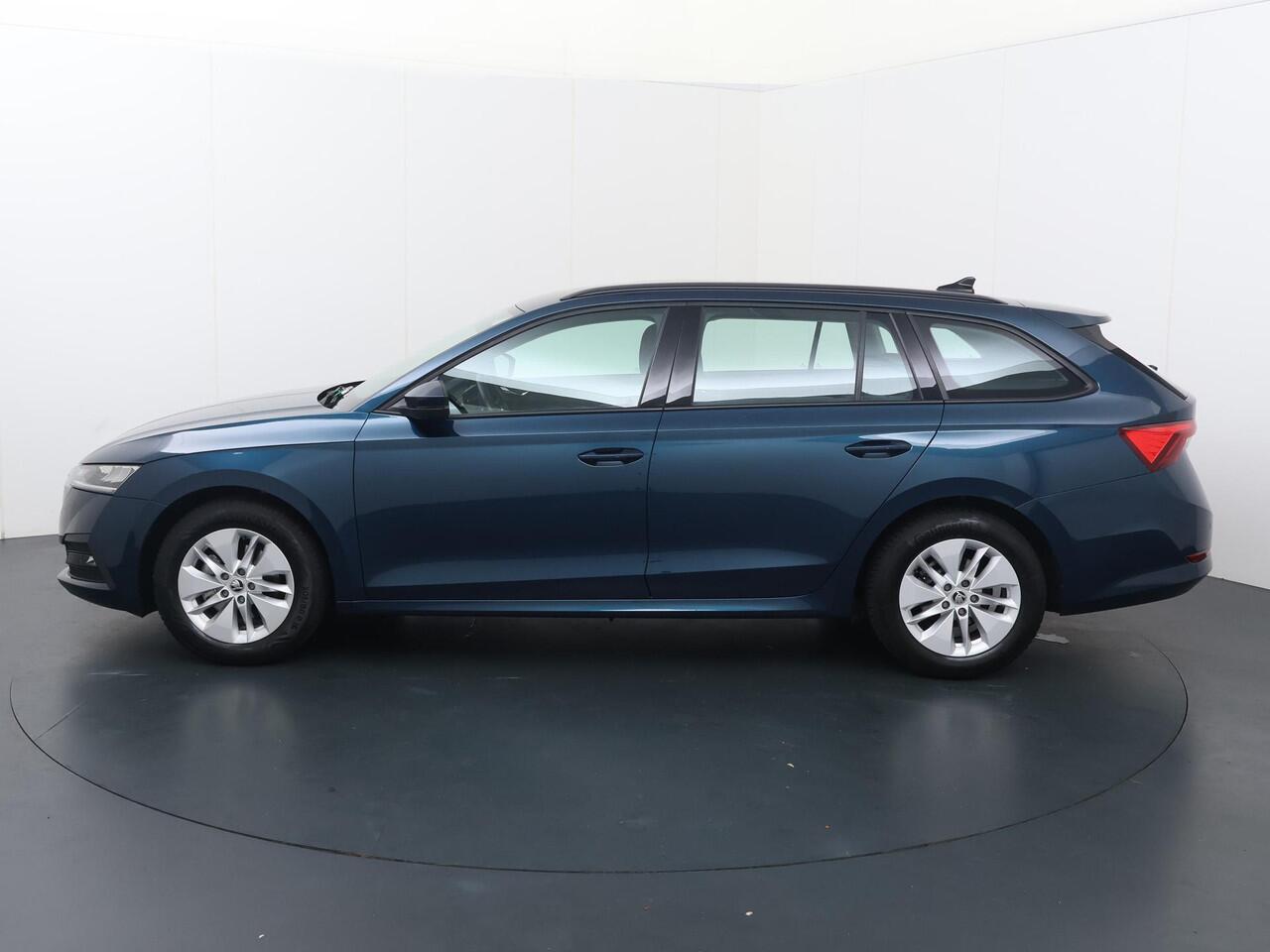 Skoda OCTAVIA Combi 1.0 e-TSI Ambition | 110 PK | Automaat | Trekhaak wegklapbaar | Navigatiesysteem |