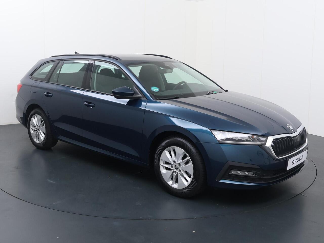 Skoda OCTAVIA Combi 1.0 e-TSI Ambition | 110 PK | Automaat | Trekhaak wegklapbaar | Navigatiesysteem |