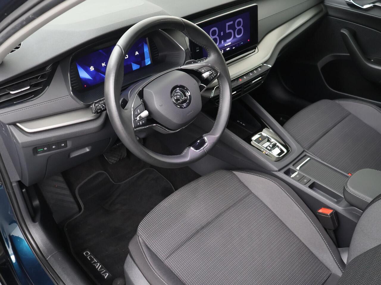 Skoda OCTAVIA Combi 1.0 e-TSI Ambition | 110 PK | Automaat | Trekhaak wegklapbaar | Navigatiesysteem |