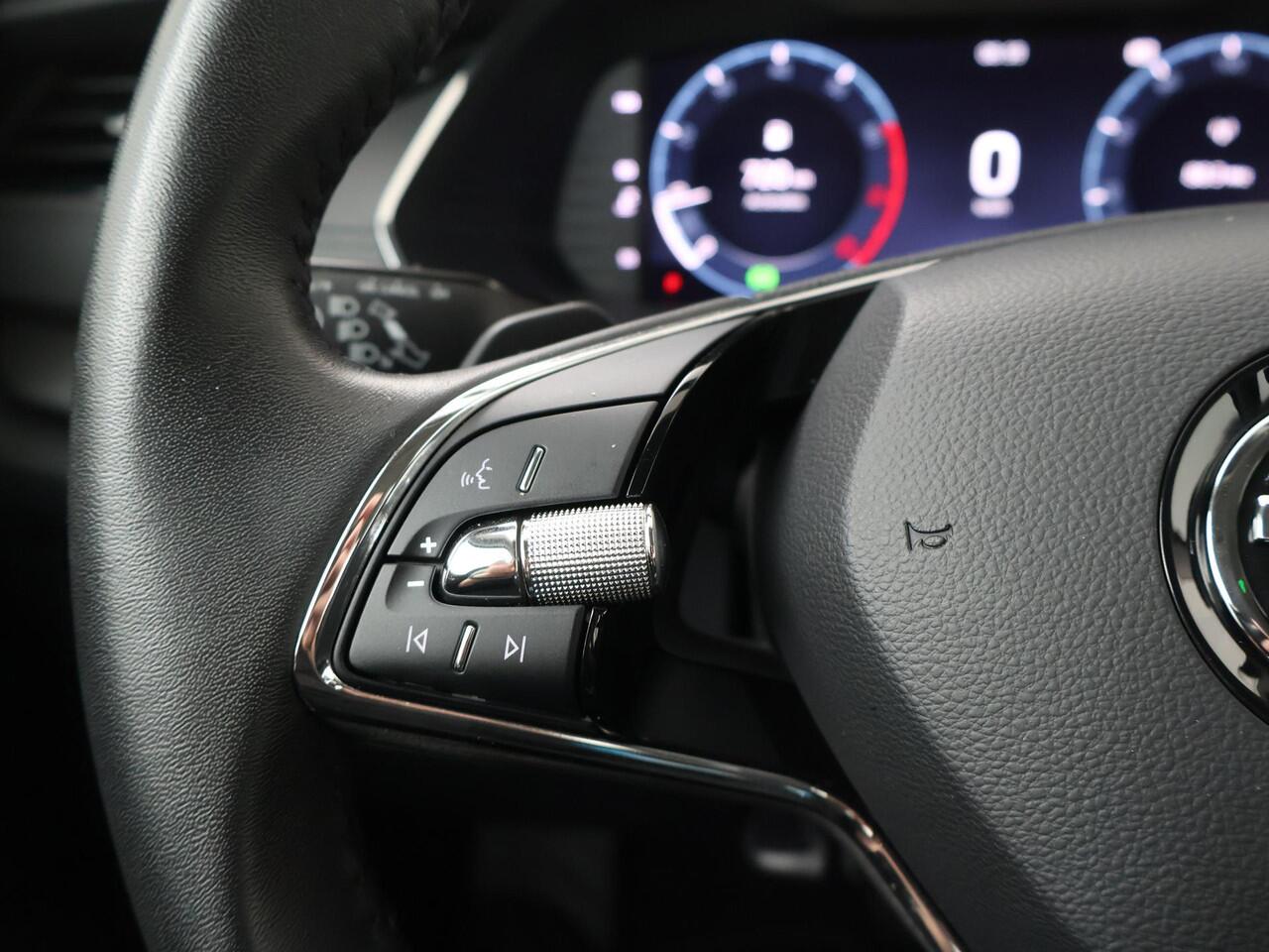 Skoda OCTAVIA Combi 1.0 e-TSI Ambition | 110 PK | Automaat | Trekhaak wegklapbaar | Navigatiesysteem |