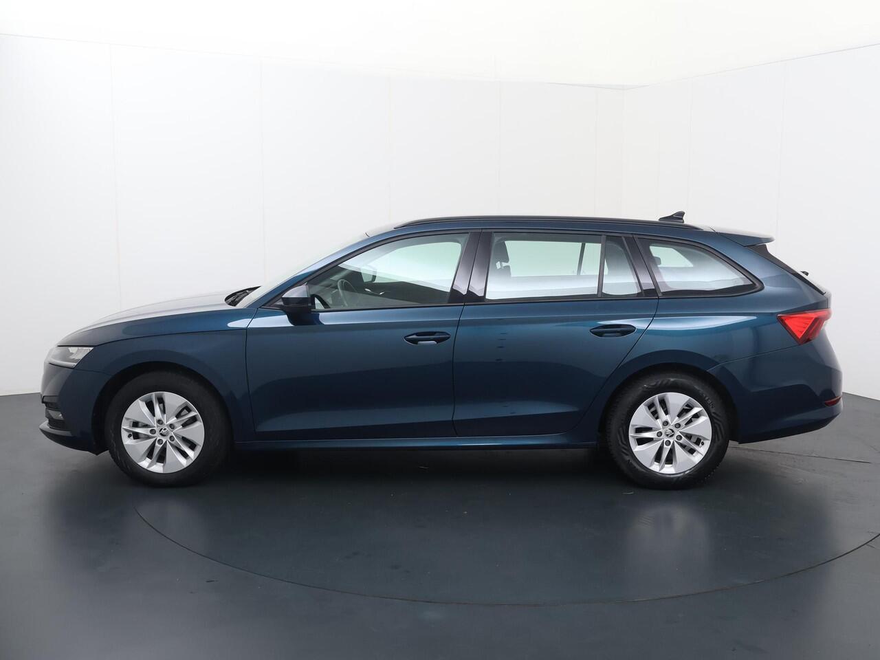 Skoda OCTAVIA Combi 1.0 e-TSI Ambition | 110 PK | Automaat | Trekhaak wegklapbaar | Digitaal instrumentenpaneel |