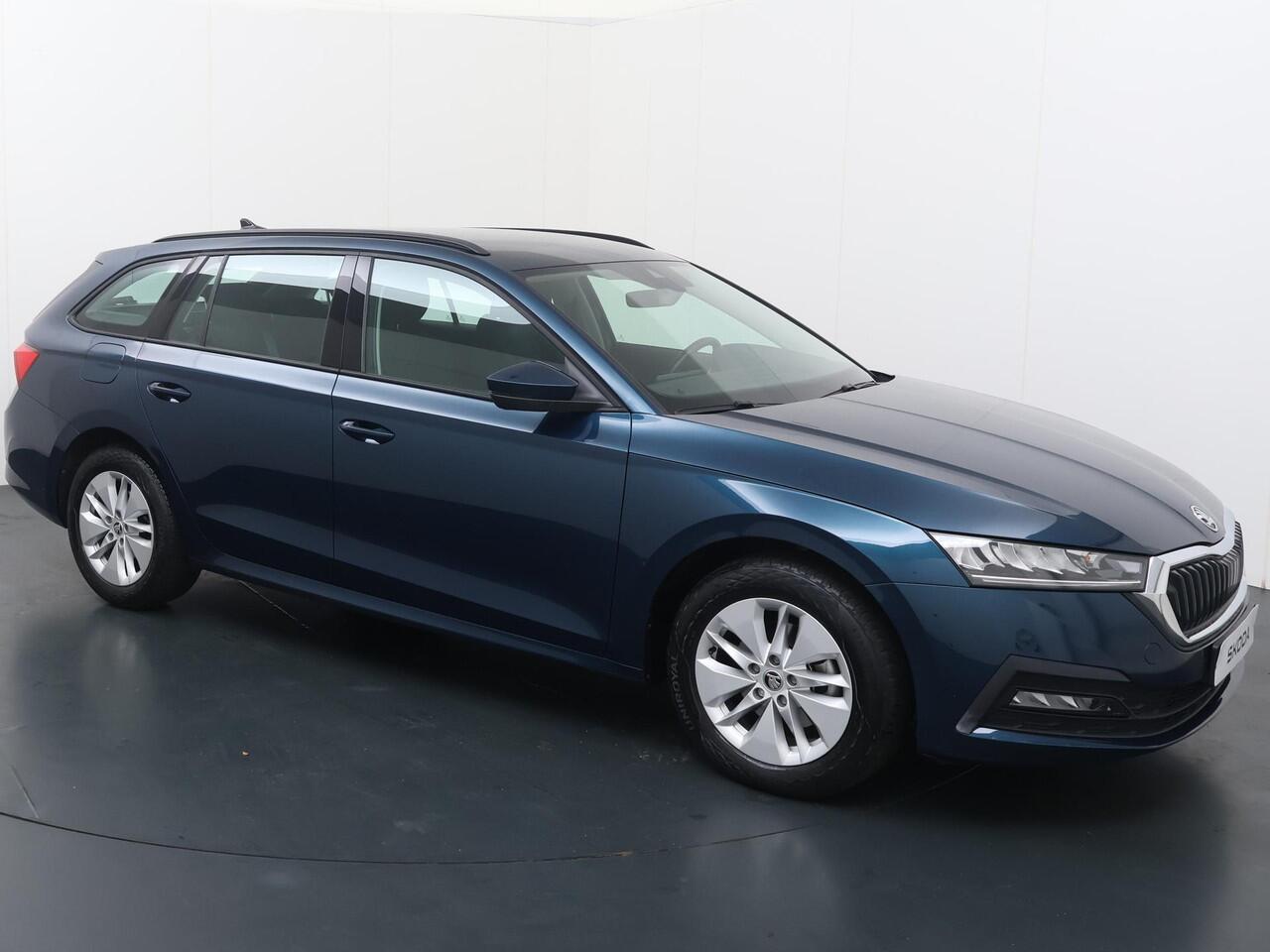 Skoda OCTAVIA Combi 1.0 e-TSI Ambition | 110 PK | Automaat | Trekhaak wegklapbaar | Digitaal instrumentenpaneel |