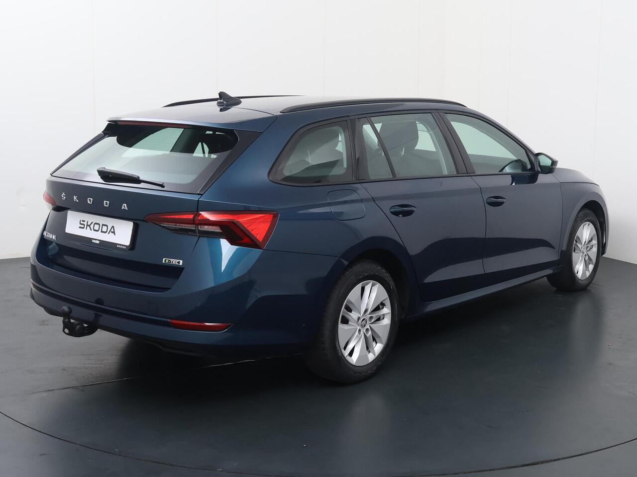 Skoda OCTAVIA Combi 1.0 e-TSI Ambition | 110 PK | Automaat | Trekhaak wegklapbaar | Digitaal instrumentenpaneel |