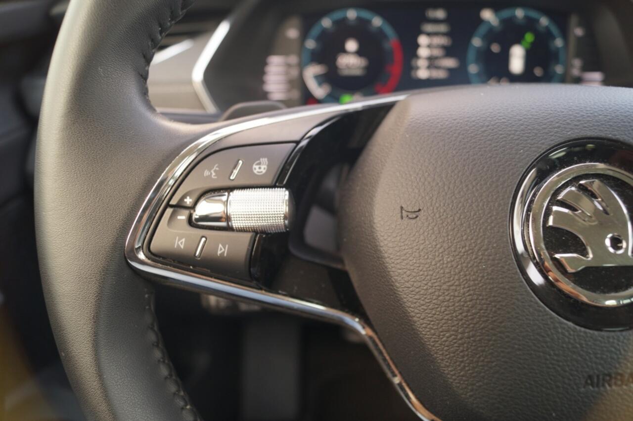 Skoda OCTAVIA Combi 1.0 TSI 110pk DSG Business Edition Plus -NAVI-ECC-DIGI-