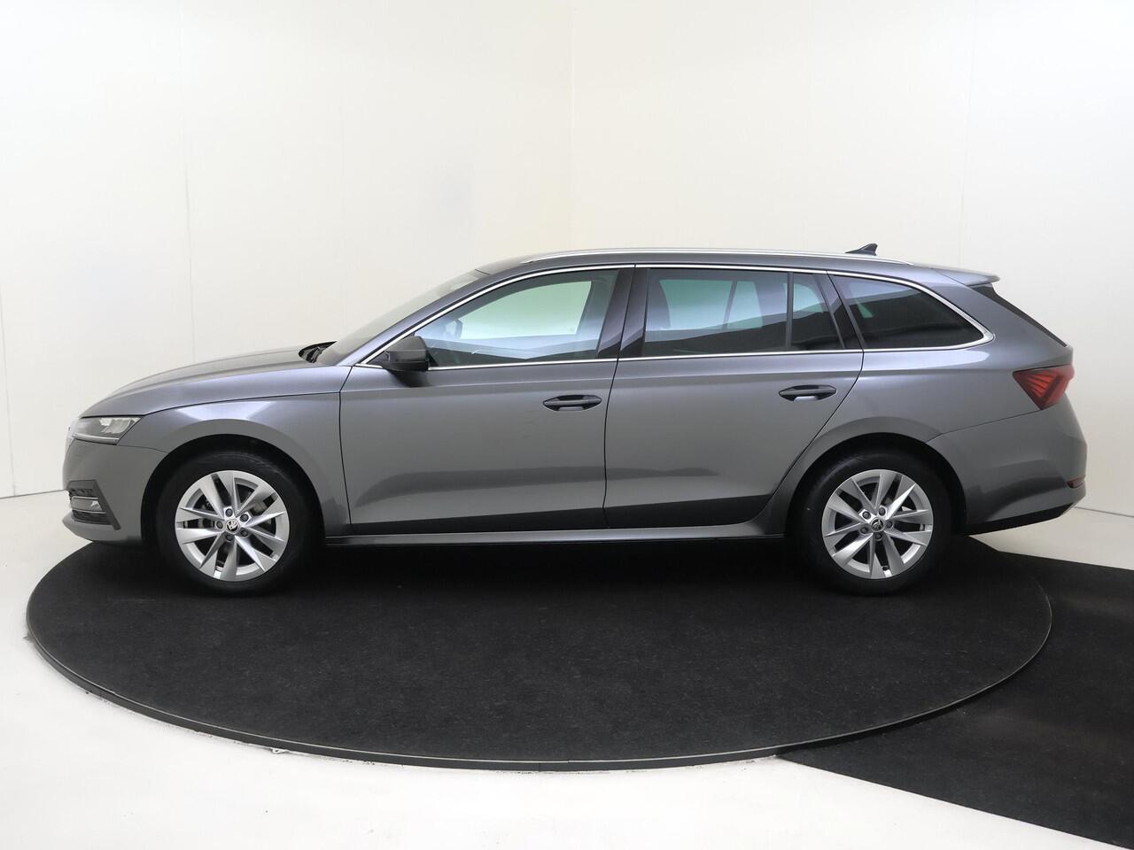 Skoda OCTAVIA Combi 1.0 e-TSI Business Edition Plus | Keyless | Dodehoek detectie | Navigatie | 3-zone airco | CarPlay | Stoel- en stuurwielverwarming | Adaptieve cruise control |