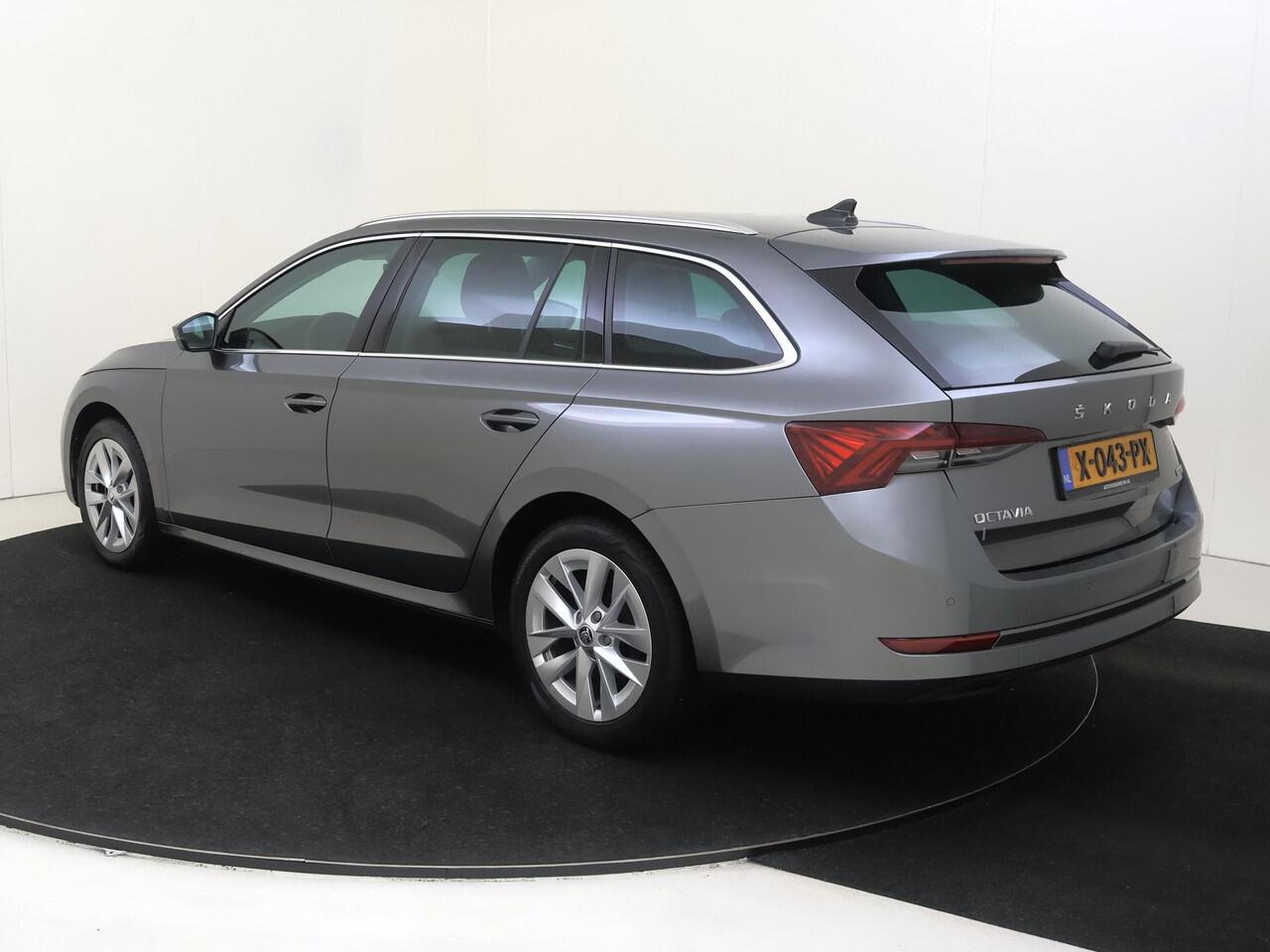 Skoda OCTAVIA Combi 1.0 e-TSI Business Edition Plus | Keyless | Dodehoek detectie | Navigatie | 3-zone airco | CarPlay | Stoel- en stuurwielverwarming | Adaptieve cruise control |