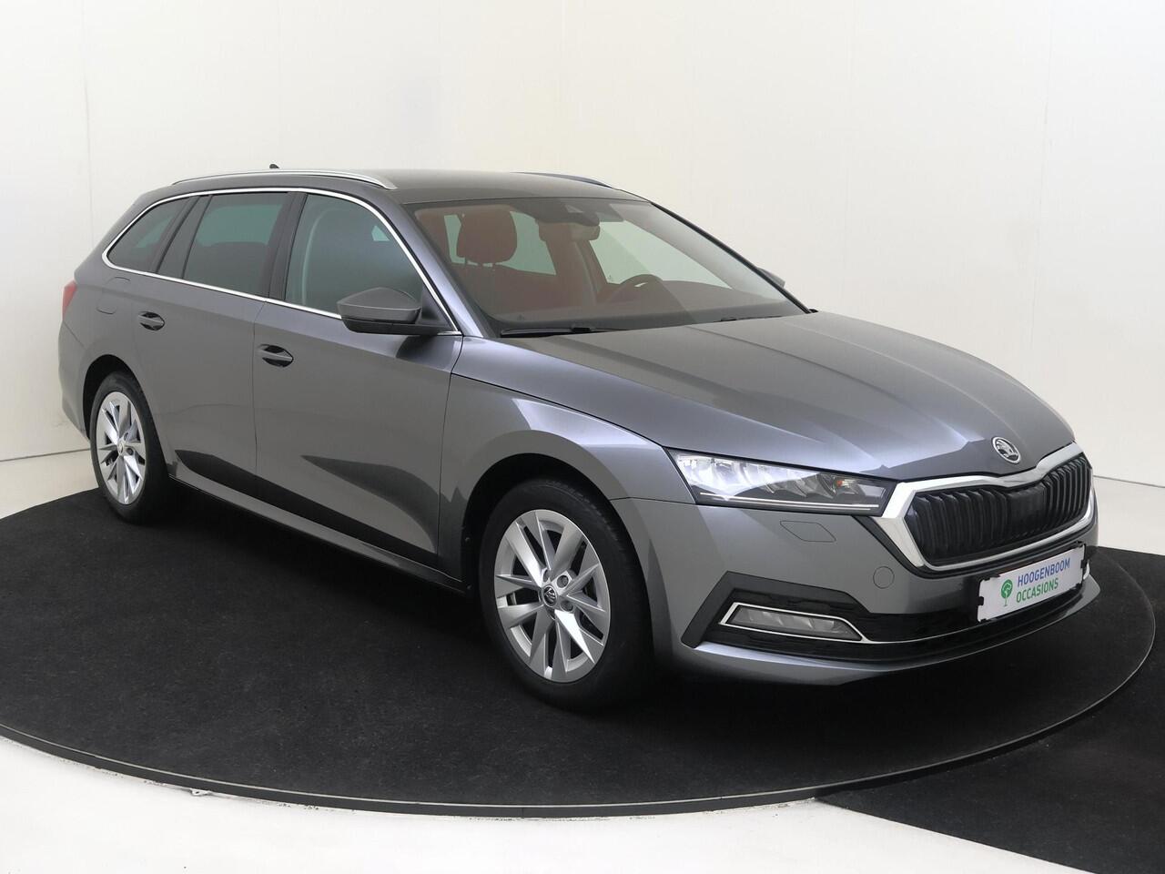 Skoda OCTAVIA Combi 1.0 e-TSI Business Edition Plus | Keyless | Dodehoek detectie | Navigatie | 3-zone airco | CarPlay | Stoel- en stuurwielverwarming | Adaptieve cruise control |