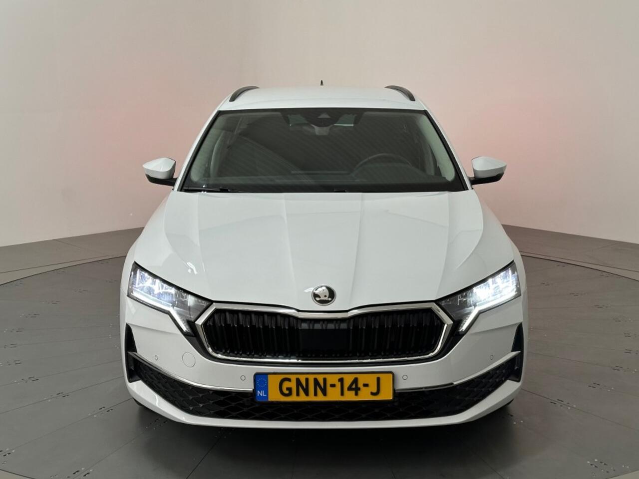 Skoda OCTAVIA 1.5 TSI BUSINESS EDITION PLUS MOONWHITE METALLIC