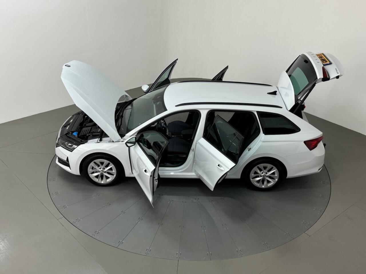 Skoda OCTAVIA 1.5 TSI BUSINESS EDITION PLUS MOONWHITE METALLIC