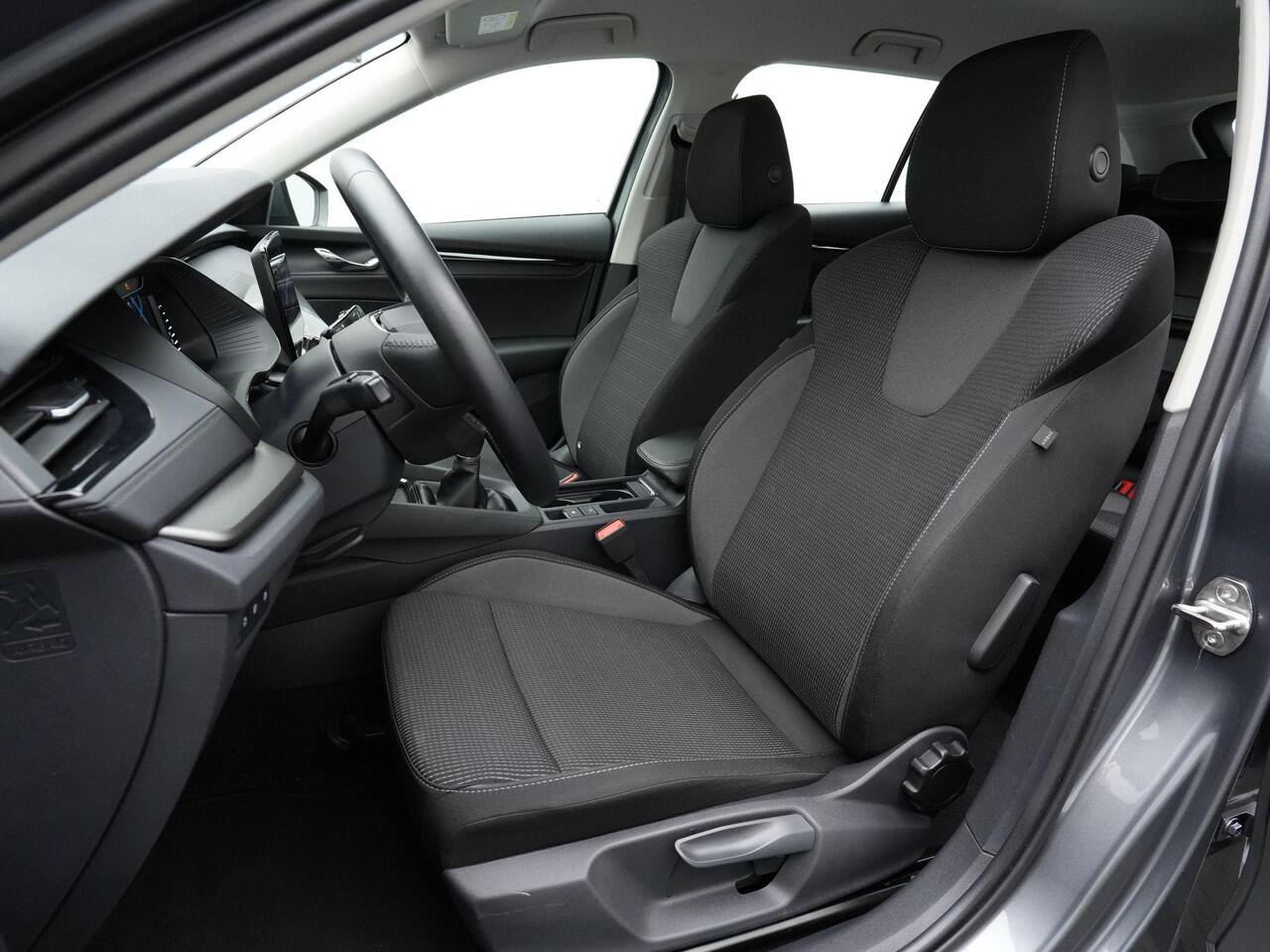 Skoda OCTAVIA Combi 1.0 TSI 110 pk Business Edition | Trekhaak | Stuur-/stoelverwarming | Navigatie