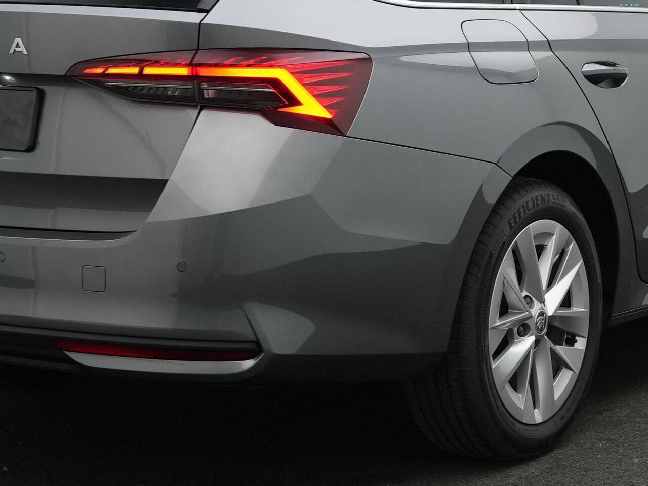 Skoda OCTAVIA Combi 1.5 TSI MHEV DSG Selection | Achteruitrijcamera | Adaptive cruise | Navigatie