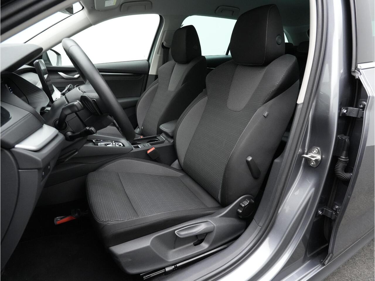 Skoda OCTAVIA Combi 1.5 TSI MHEV DSG Selection | Achteruitrijcamera | Adaptive cruise | Navigatie