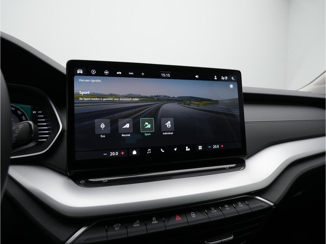 Skoda OCTAVIA Combi 1.5 TSI MHEV DSG Selection | Achteruitrijcamera | Adaptive cruise | Navigatie