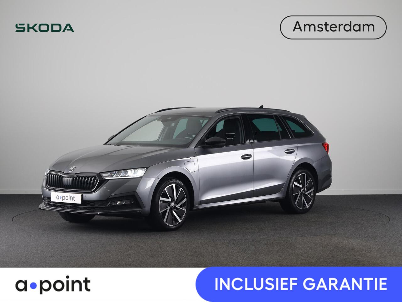 Skoda OCTAVIA Combi 1.4 TSI iV PHEV Sportline Business 204 pk Automaat (DSG) | Verlengde garantie | Navigatie | Parkeersensoren | Adaptieve cruise control | Stoelverwarming |