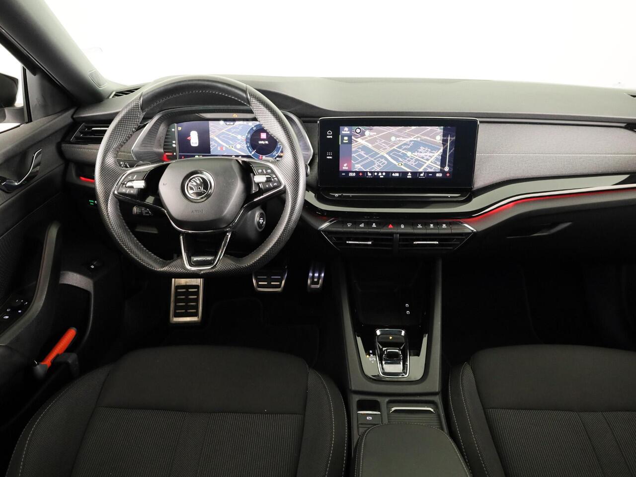 Skoda OCTAVIA Combi 1.4 TSI iV PHEV Sportline Business 204 pk Automaat (DSG) | Verlengde garantie | Navigatie | Parkeersensoren | Adaptieve cruise control | Stoelverwarming |
