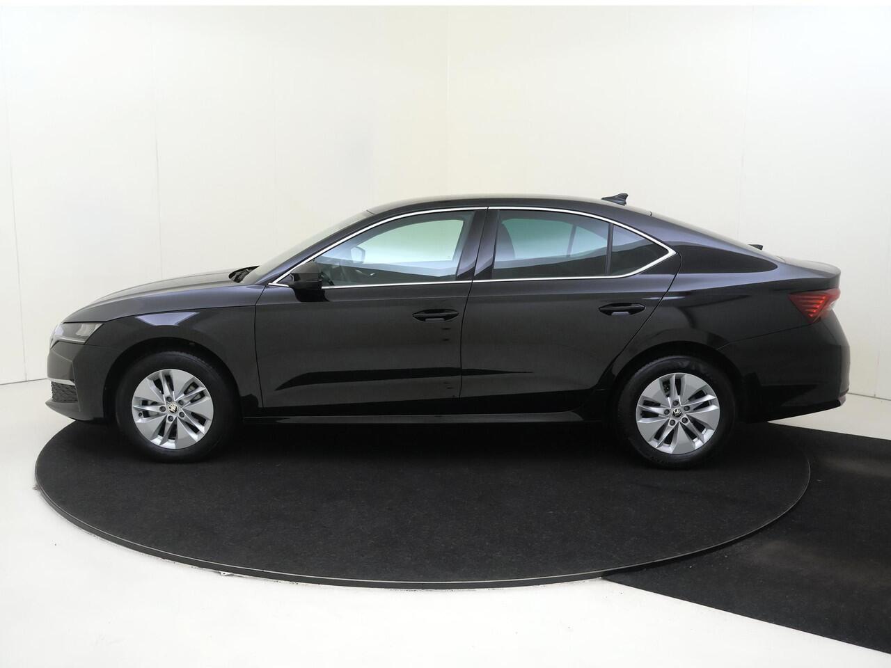 Skoda OCTAVIA 1.5 TSI MHEV Business Edition | Keyless | Navigatie | Dodehoek detectie | Stoel- en stuurwielverwarming | Adaptieve cruise control | Achteruitrijcamera | CarPlay |