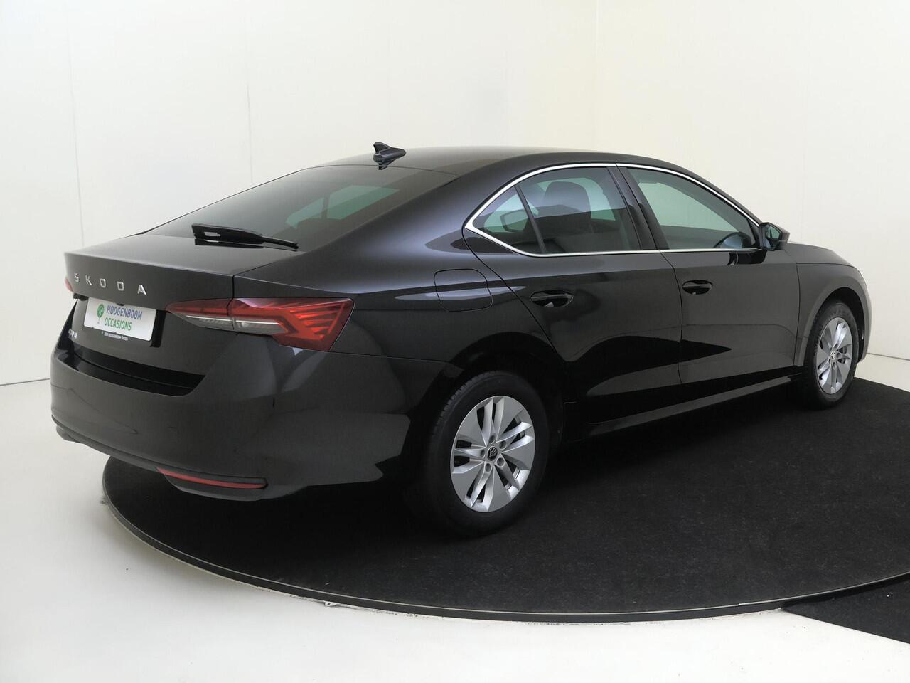 Skoda OCTAVIA 1.5 TSI MHEV Business Edition | Keyless | Navigatie | Dodehoek detectie | Stoel- en stuurwielverwarming | Adaptieve cruise control | Achteruitrijcamera | CarPlay |