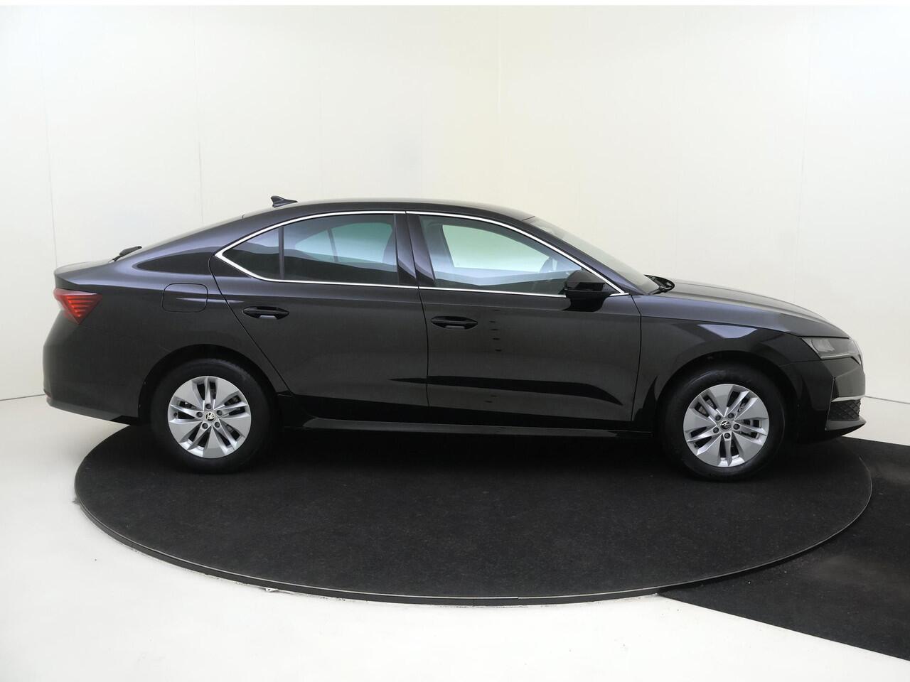 Skoda OCTAVIA 1.5 TSI MHEV Business Edition | Keyless | Navigatie | Dodehoek detectie | Stoel- en stuurwielverwarming | Adaptieve cruise control | Achteruitrijcamera | CarPlay |