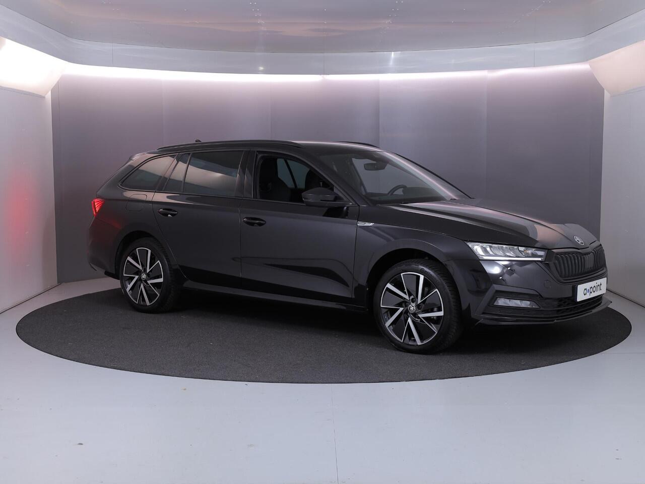 Skoda OCTAVIA Combi 1.4 TSI iV PHEV Sportline Business 204pk | Adaptieve cruise controle | 18 inch lichtmetalen velgen | Navigatie |