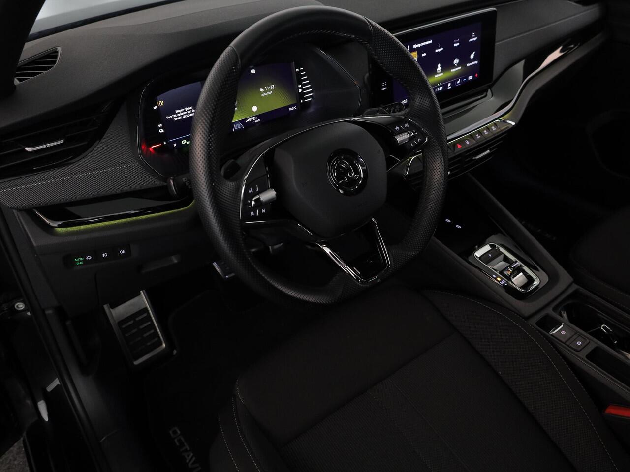 Skoda OCTAVIA Combi 1.4 TSI iV PHEV Sportline Business 204pk | Adaptieve cruise controle | 18 inch lichtmetalen velgen | Navigatie |