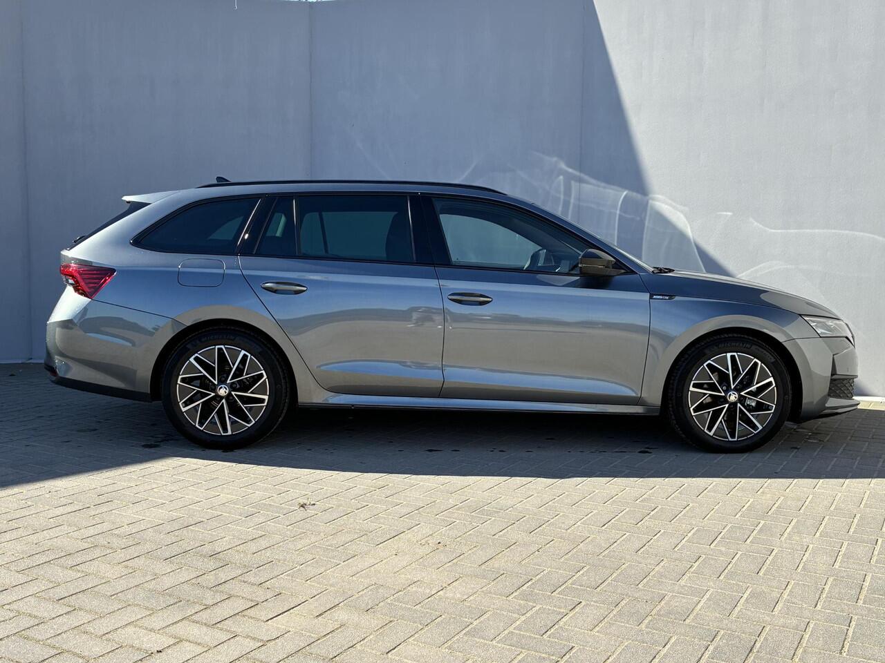 Skoda OCTAVIA Combi 1.5 TSI MHEV Sportline / Fabrieksgarantie t/m 12-2026 / Adaptieve Cruise Control / Navigatie / Apple Carplay/Android Auto / Achteruitrijcamera / Stoelverwarming / Sportstoelen / Elektrische achterklep /