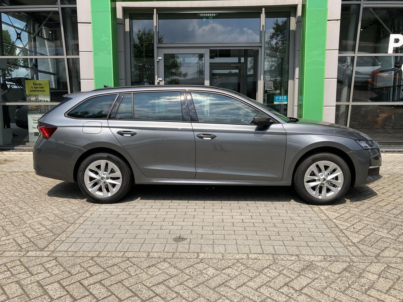 Skoda OCTAVIA combi First Black Styling Pakket 1.5 TSI 115 pk DSG ¦koda Octavia combi First Edition 1.5 TSI m-HEV 115 pk DSG | Automaat | Navigatie | Adaptieve cruise control | Apple Carplay/Android Auto | 17" lichtmetalen velgen |