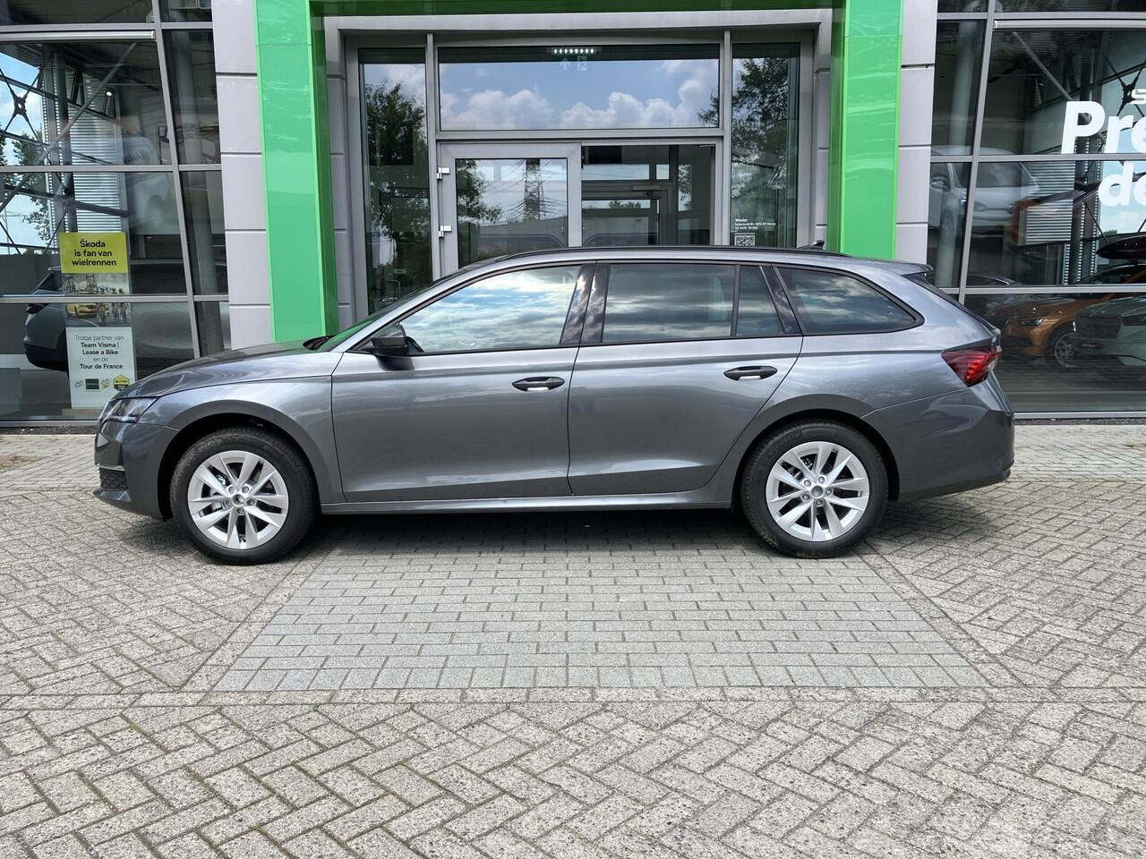 Skoda OCTAVIA combi First Black Styling Pakket 1.5 TSI 115 pk DSG ¦koda Octavia combi First Edition 1.5 TSI m-HEV 115 pk DSG | Automaat | Navigatie | Adaptieve cruise control | Apple Carplay/Android Auto | 17" lichtmetalen velgen |