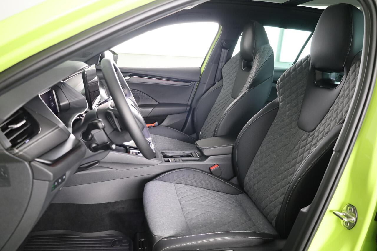 Skoda OCTAVIA Combi 1.5 TSI MHEV 150pk DSG-7 Sportline Business | Led Matrix | 19 inch | Black pakket | Panoramadak | Elek. stoel | Stoelverwarming voor + achter | Travel Assist | Adaptive Cruise