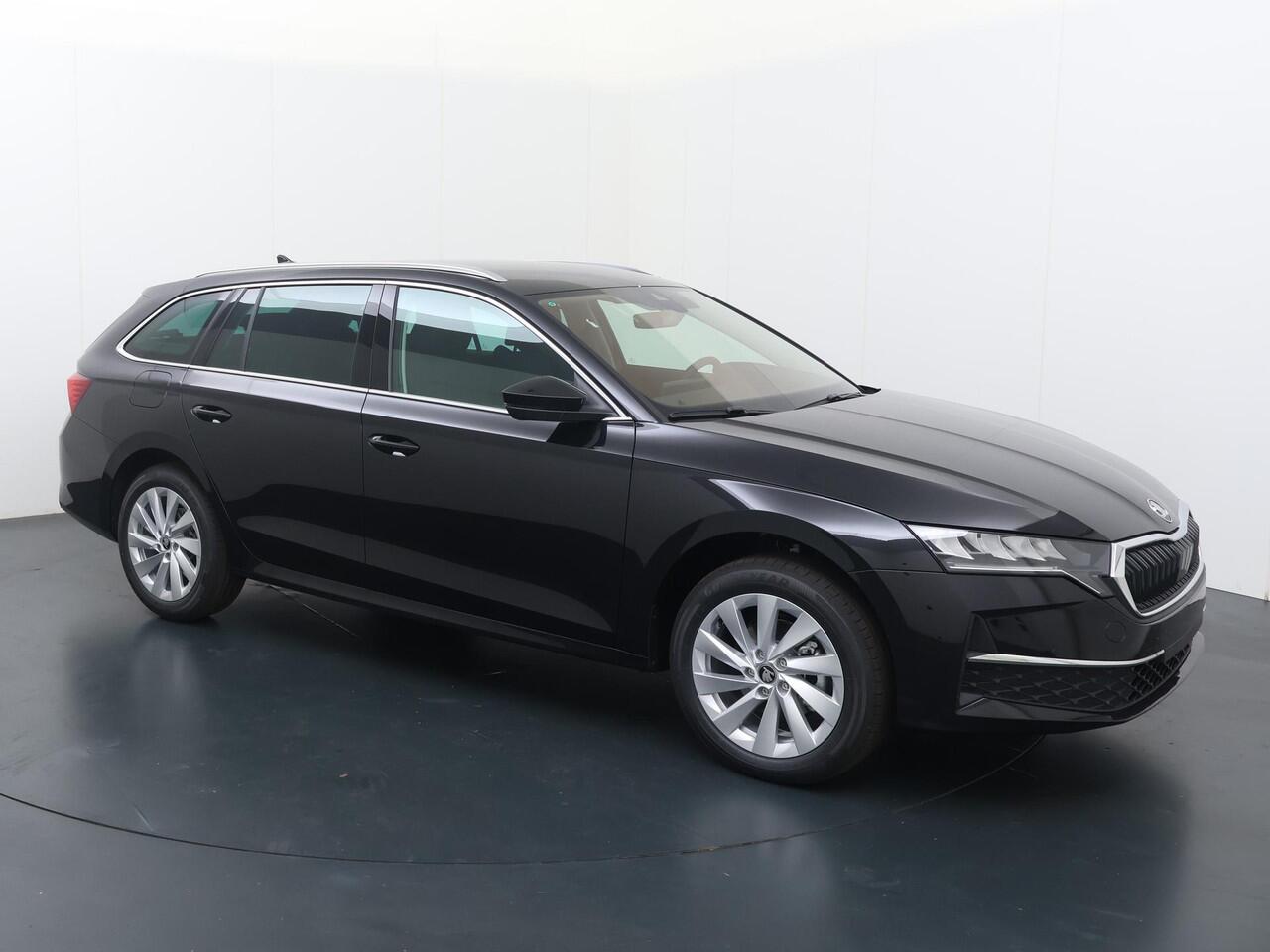 Skoda OCTAVIA Combi Business Edition 1.5 TSI 115 PK | Navigatie | Trekhaak | 17" Lichtmetalen velgen | Winter pakket | cruise control adaptief |