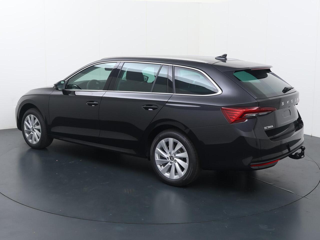 Skoda OCTAVIA Combi Business Edition 1.5 TSI 115 PK | Navigatie | Trekhaak | 17" Lichtmetalen velgen | Winter pakket | cruise control adaptief |