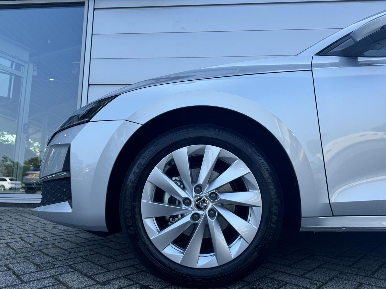 Skoda OCTAVIA Business Edition 1.5 TSI DSG | Automaat | Navigatie | Adaptieve cruise control | Apple Carplay/Android Auto | 17" lichtmetalen velgen |