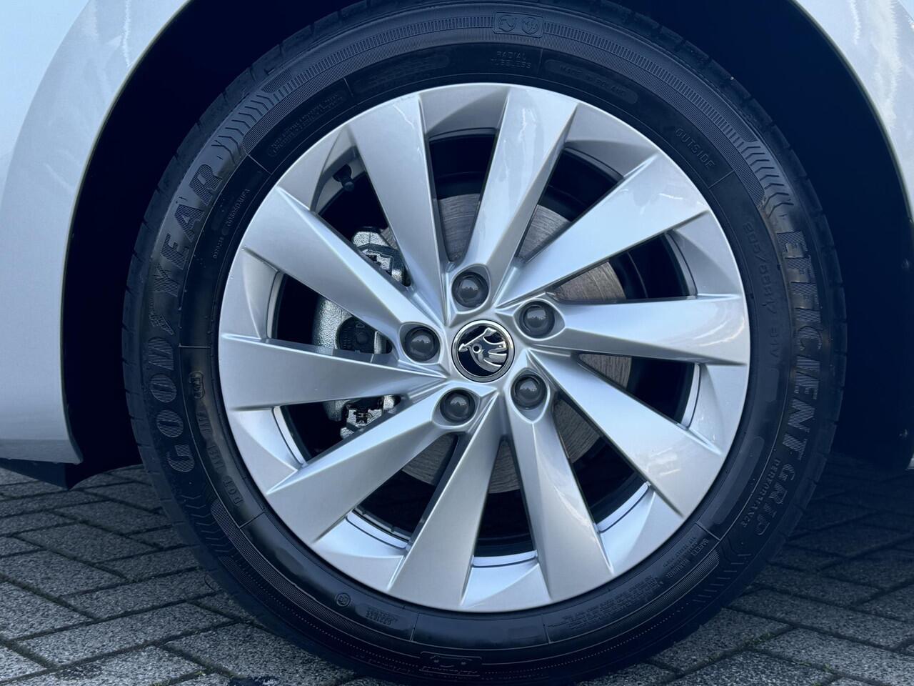 Skoda OCTAVIA Business Edition 1.5 TSI DSG | Automaat | Navigatie | Adaptieve cruise control | Apple Carplay/Android Auto | 17" lichtmetalen velgen |