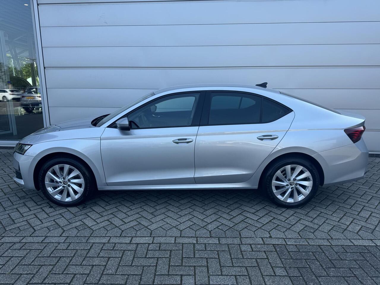 Skoda OCTAVIA Business Edition 1.5 TSI DSG | Automaat | Navigatie | Adaptieve cruise control | Apple Carplay/Android Auto | 17" lichtmetalen velgen |