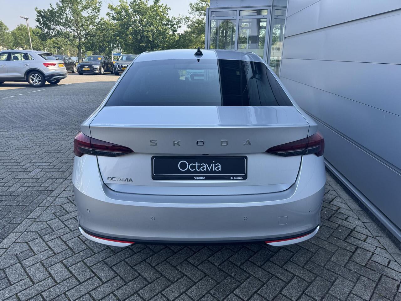 Skoda OCTAVIA Business Edition 1.5 TSI DSG | Automaat | Navigatie | Adaptieve cruise control | Apple Carplay/Android Auto | 17" lichtmetalen velgen |
