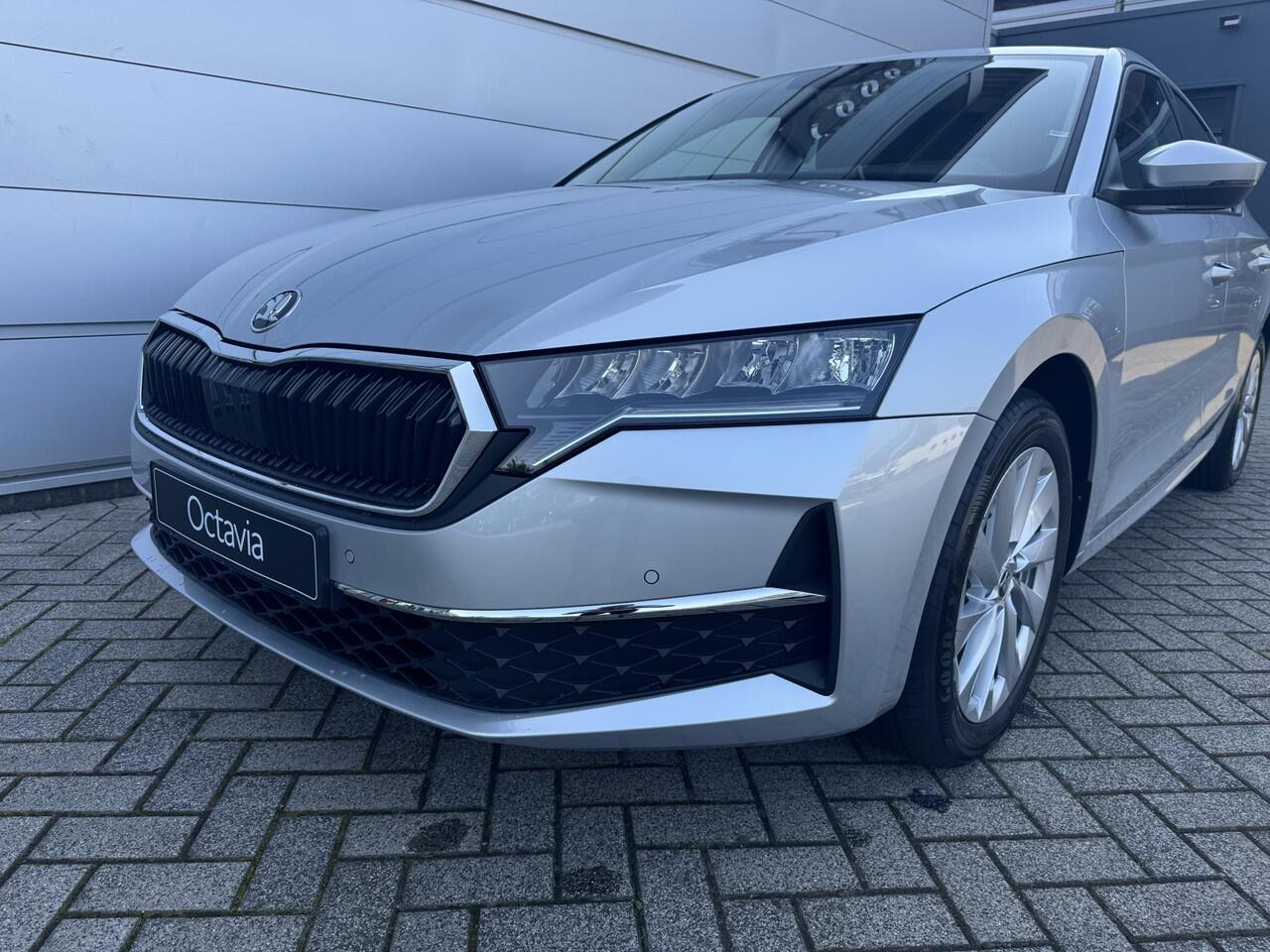 Skoda OCTAVIA Business Edition 1.5 TSI DSG | Automaat | Navigatie | Adaptieve cruise control | Apple Carplay/Android Auto | 17" lichtmetalen velgen |