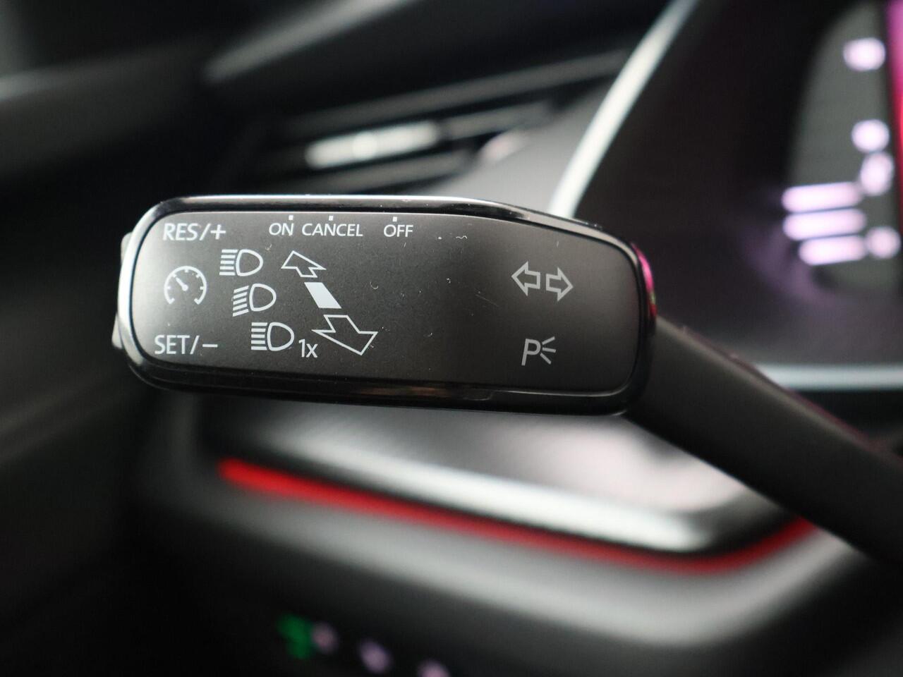 Skoda OCTAVIA Combi Sportline Tour 1.5 TSI 150 PK DSG | Automaat | Trekhaak | Navigatie & Winter pakket | ¤ 2.950 tour voordeel |