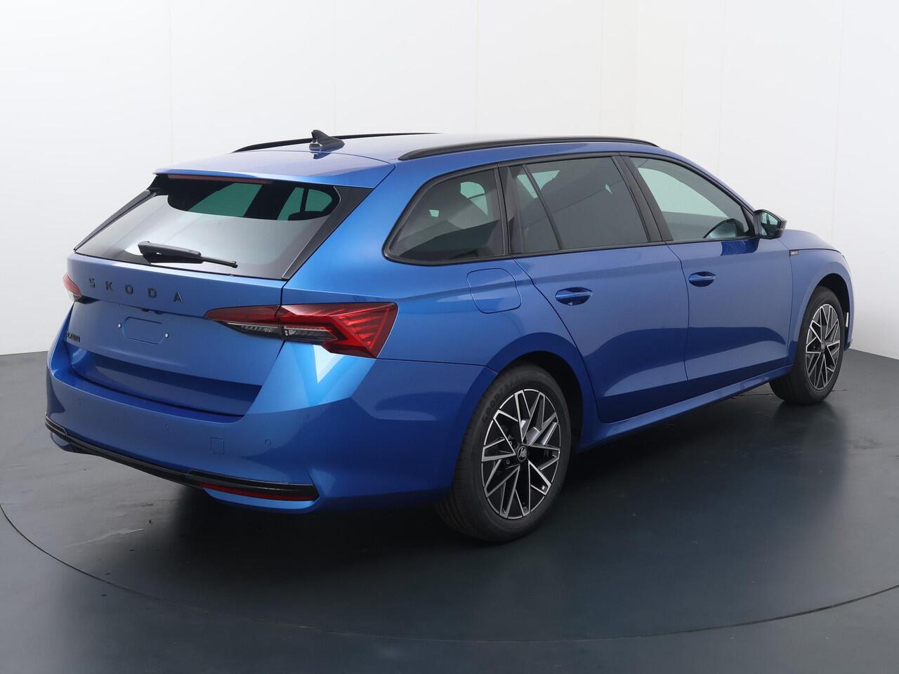 Skoda OCTAVIA Combi Sportline Tour 1.5 TSI 150 PK DSG | Automaat | Trekhaak | Navigatie & Winter pakket | ¤ 2.950 tour voordeel |