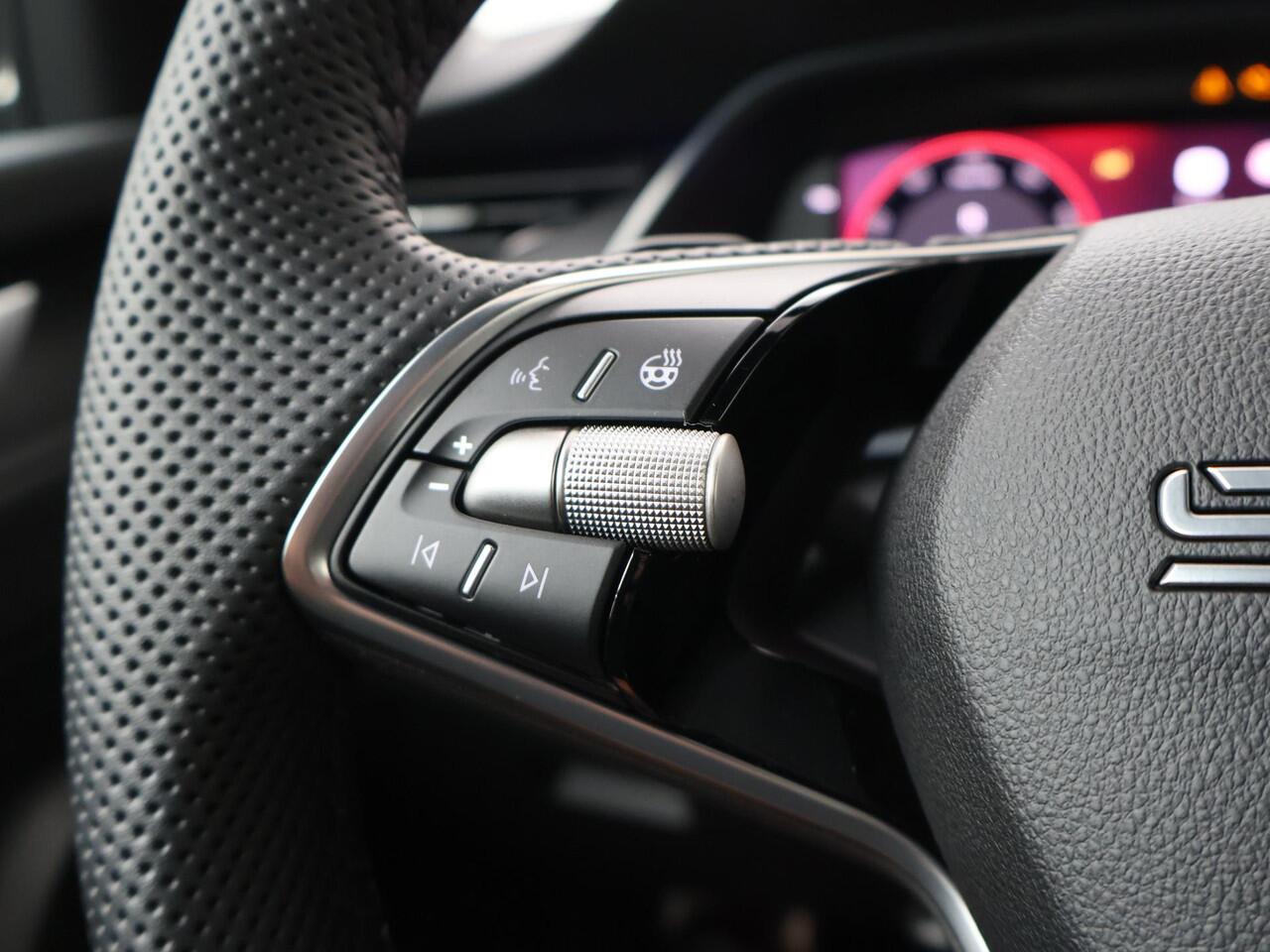 Skoda OCTAVIA Combi Sportline Tour 1.5 TSI 150 PK DSG | Automaat | Trekhaak | Navigatie & Winter pakket | ¤ 2.950 tour voordeel |